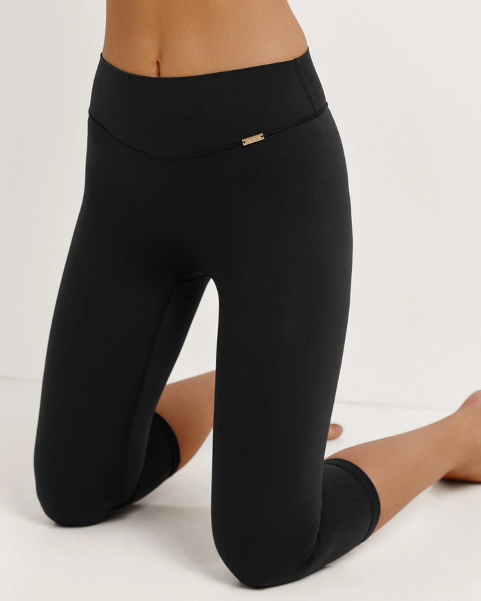 Capri Leggings - Black - Amadawear.ae