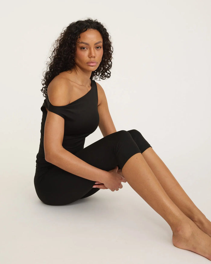 Capri Leggings - Black AMADAWEAR