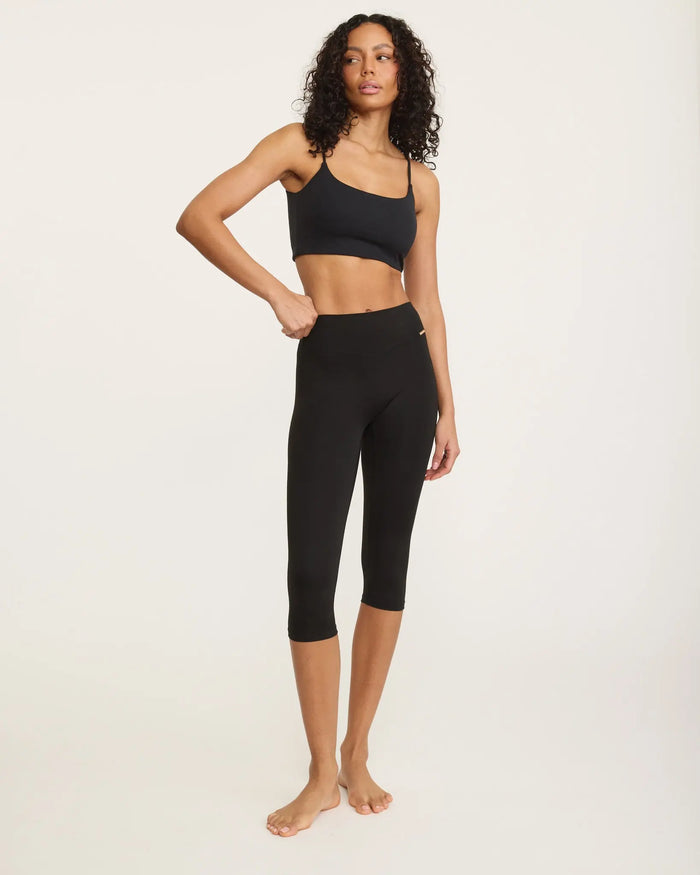 Capri Leggings - Black AMADAWEAR