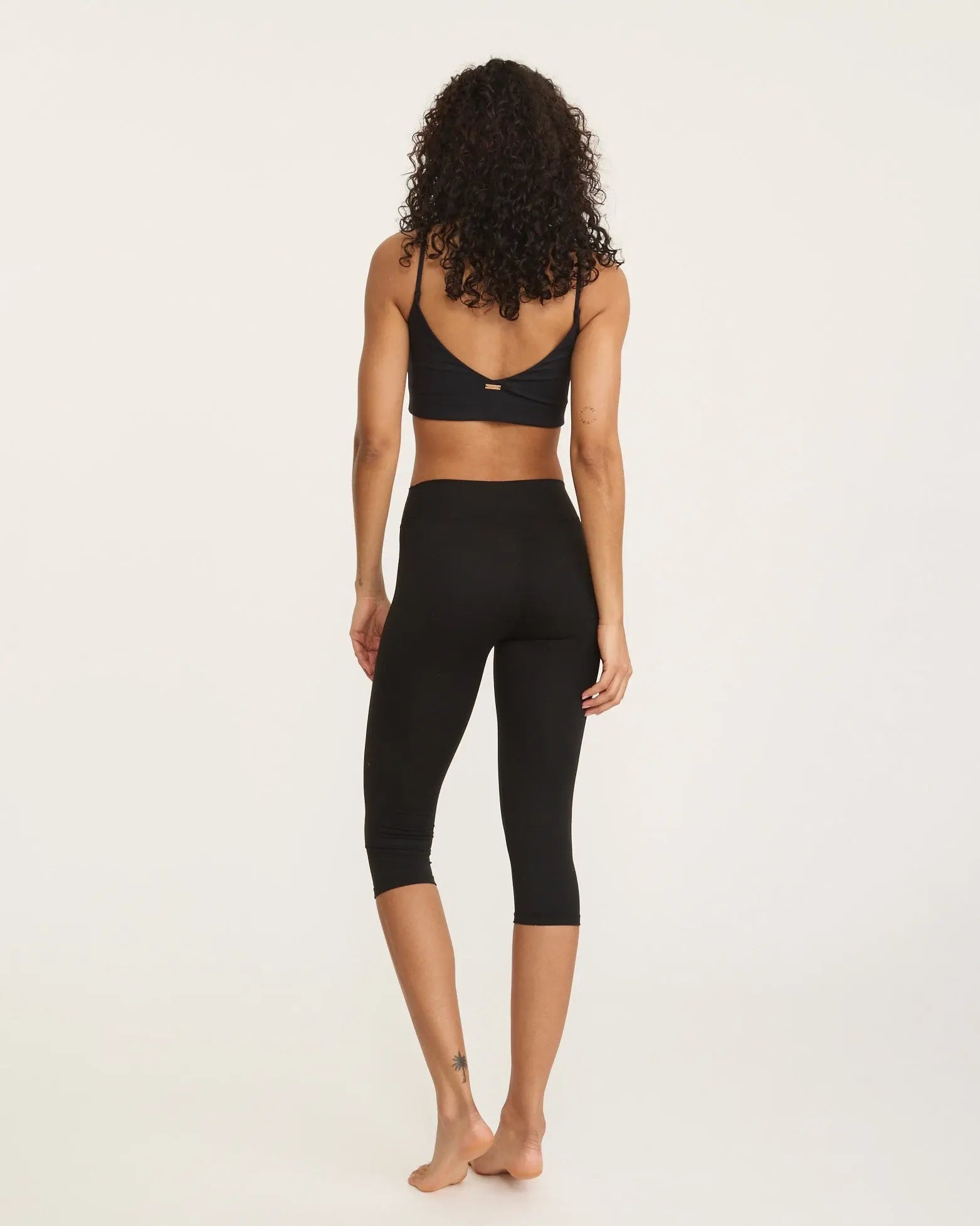 Capri Leggings - Black AMADAWEAR