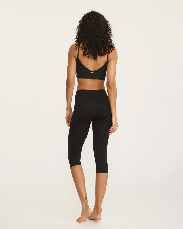Capri Leggings - Black AMADAWEAR