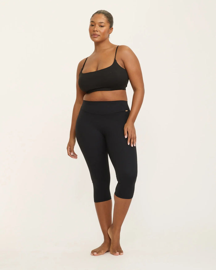 Capri Leggings - Black AMADAWEAR