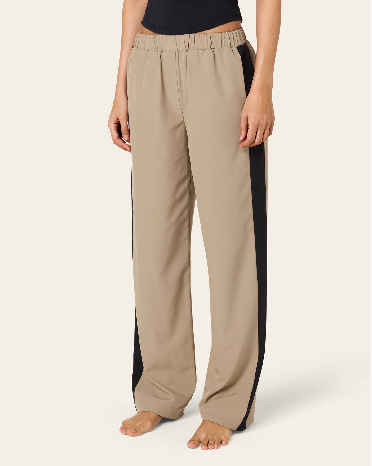 AMADA Tracksuit Jogger - Beige/Black