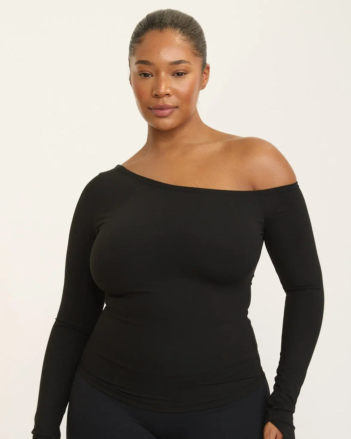 Sabrina Asymmetric Longsleeve - Black AMADAWEAR